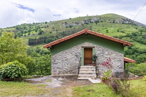 Exterior - Vacation Home 'El Rincón De La Naturaleza' with Private Garden, Balcony and Wi-Fi (La Iglesia)