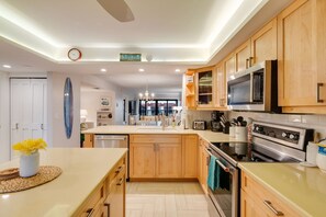 Fridge, microwave, oven, stovetop - Penthouse Condo at Pointe Santo of Sanibel (Sanibel)