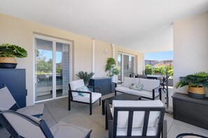 Outdoor dining - Cap Sud, Antibes: Quiet 2-Bedroom Apartment with Pool and Parking (Antibes)