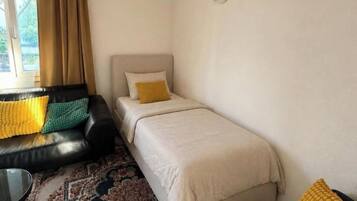 1 chambre, fer et planche Ă repasser, Wi-Fi gratuit, draps fournis