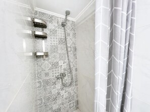 Hair dryer, towels, soap, toilet paper - Athens Studio Near Metro & Transport Hub by ΜΡS (Athina)