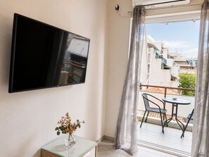 Interior - Athens Studio Near Metro & Transport Hub by ΜΡS (Athina)