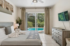 4 bedrooms, iron/ironing board, free WiFi, bed sheets - Private Pool + FREE Heat - 10 Min to Disney -Quiet Gated Retreat (Kissimmee)