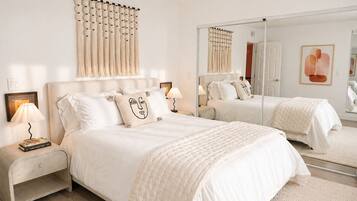 3 bedrooms, iron/ironing board, WiFi, bed sheets