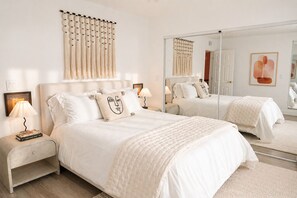 3 chambres, fer et planche à repasser, Wi-Fi, draps fournis