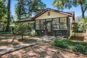 Exterior - Large Updated Home/Close to Campus/Heart of Gville (Gainesville)