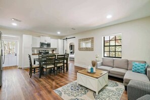 TV, offices - Large Updated Home/Close to Campus/Heart of Gville (Gainesville)