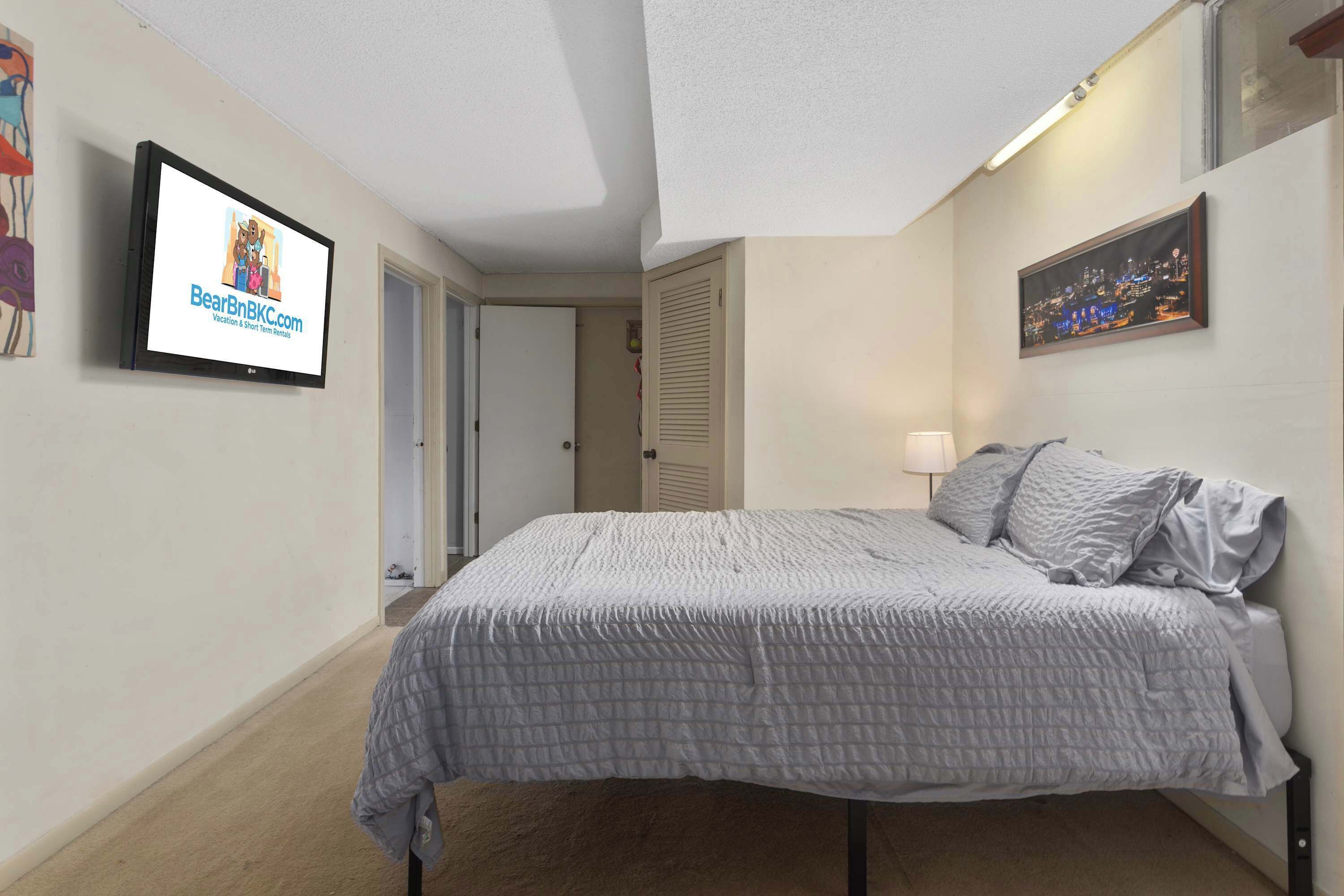 Iron/ironing board, travel crib, WiFi, bed sheets