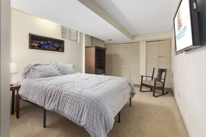 Bügeleisen/Bügelbrett, Reisekinderbett, WLAN, Bettwäsche