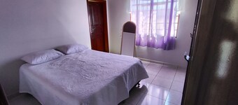 Three-bedroom house, family-friendly, well located.