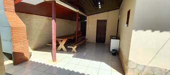 Three-bedroom house, family-friendly, well located.
