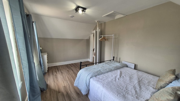 5 chambres, fer et planche à repasser, Wi-Fi gratuit, draps fournis