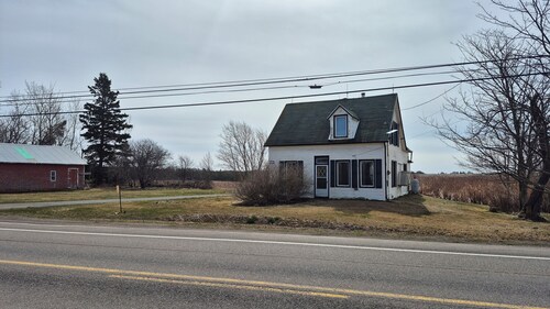 Coastal Farmhouse near Basin Head and Red Point