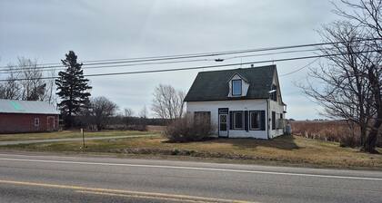 Coastal Farmhouse near Basin Head and Red Point