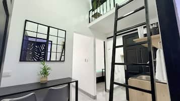 3 bedrooms, in-room safe, desk, iron/ironing board
