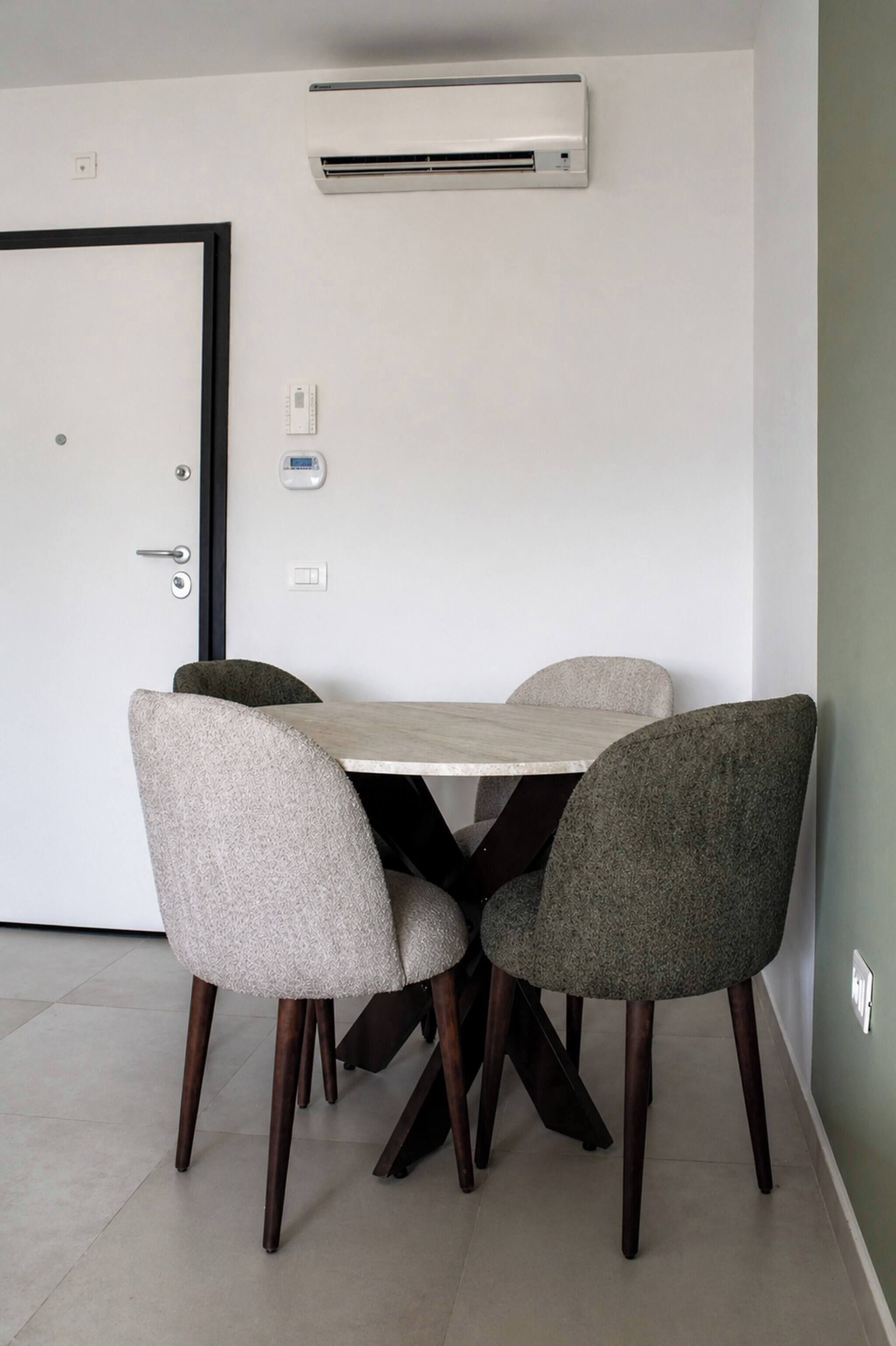 Apartment, 1 Bedroom, Smoking | Dining room