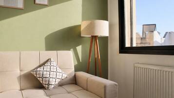 Apartment, 1 Bedroom, Smoking | Living room