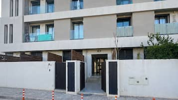 Apartment, 1 Bedroom, Smoking | Exterior