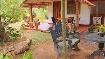 Deluxe Double Room, Garden View | Outdoor dining