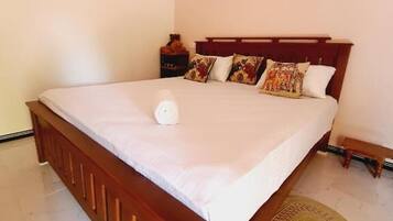 Deluxe Double Room, Garden View | Soundproofing, free WiFi