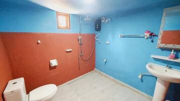 Deluxe Double Room, Garden View | Bathroom