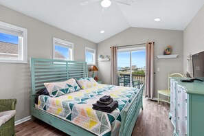 Room - Jolly Rogers: Oceanview, Walk to Beach, Sleeps 12 (Surf City)