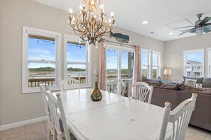 Dining - Jolly Rogers: Oceanview, Walk to Beach, Sleeps 12 (Surf City)