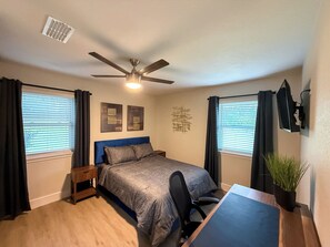 4 bedrooms, iron/ironing board, WiFi, bed sheets