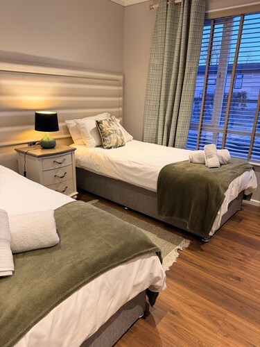 Racecourse Marina|Waterfront|Patio|Parking|EV