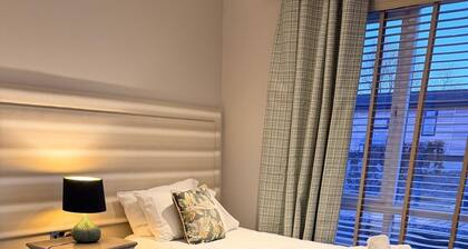 Racecourse Marina|Waterfront|Patio|Parking|EV