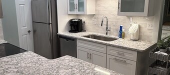 New Listing great location -Adorable 3BR 2BA Flat-close to beach-Just renovated
