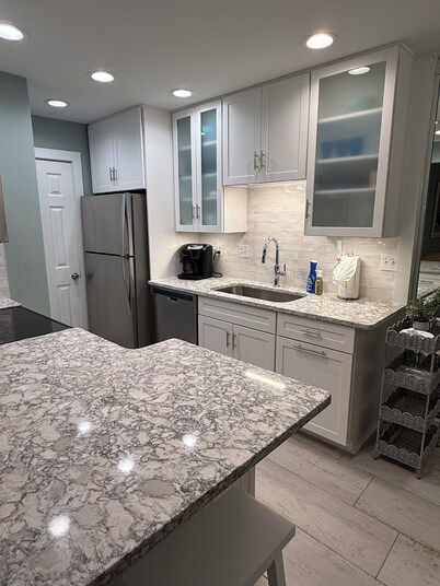 New Listing great location -Adorable 3BR 2BA Flat-close to beach-Just renovated