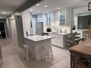 Fridge, microwave, oven, stovetop - New Listing great location -Adorable 3BR 2BA Flat-close to beach-Just renovated (Fernandina Beach)