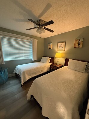 3 bedrooms, iron/ironing board, free WiFi, bed sheets - New Listing great location -Adorable 3BR 2BA Flat-close to beach-Just renovated (Fernandina Beach)