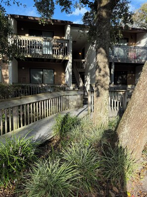 Property grounds - New Listing great location -Adorable 3BR 2BA Flat-close to beach-Just renovated (Fernandina Beach)