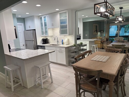 New Listing great location -Adorable 3BR 2BA Flat-close to beach-Just renovated