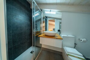 Hair dryer - Sandoñana Palace | by Urban Hosting suite 11 (Villafufre)