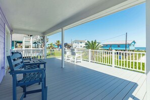 Terrace/patio - Shiner by the Sea - Ocean View, Fenced Yard! (Surfside Beach)
