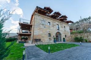 Exterior - Sandoñana Palace | by Urban Hosting suite 10 (Villafufre)