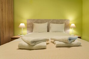 Desk, WiFi, bed sheets - House with garden in Santander | 6 pax. (Santander)