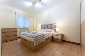 Schreibtisch, Bügeleisen/Bügelbrett, WLAN, Bettwäsche