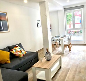 TV - Beautiful home within walking distance of the beach and downtown (Santander)