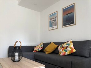 TV - Beautiful home within walking distance of the beach and downtown (Santander)