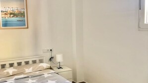 WiFi, bed sheets - Beautiful home within walking distance of the beach and downtown (Santander)