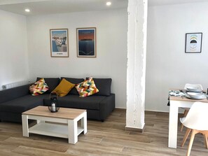TV - Beautiful home within walking distance of the beach and downtown (Santander)