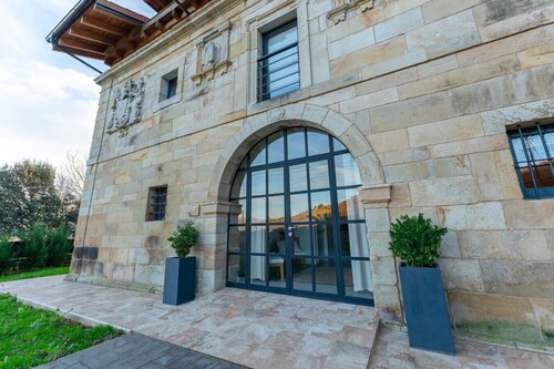 Sandoñana Palace - by Urban Hosting suite 6