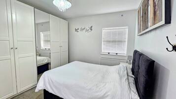 1 bedroom, desk, free WiFi, bed sheets