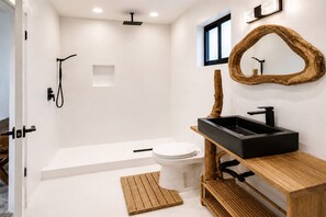 Hårføner, håndklær, såpe og toalettpapir