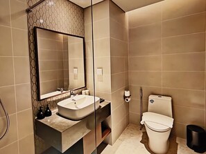 Deluxe Studio, Balcony, Ocean View | Bathroom | Separate bathtub and shower, free toiletries, hair dryer, slippers - The Trinity Mandala Seaview (Phan Thiet)