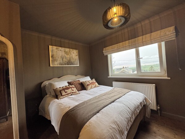 2 bedrooms, iron/ironing board, free WiFi, bed sheets - Llysawelon 2-bed Cottage, Sleeps 5, Pets Ok (Carmarthen)